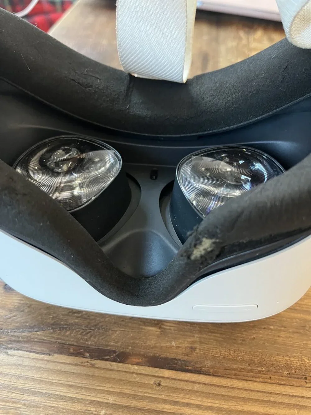 Meta Oculus Quest 2 Advanced All-In-One VR Headset - White (with case)